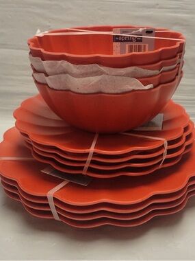 Hobby Lobby 12pc Melamine Red Flower Shaped Dinner, Salad Plates, Bowls Holiday